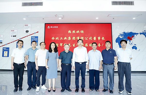 西北工業(yè)集團(tuán)黨委書記、董事長寇軍強(qiáng)一行考察頂立科技 (3).JPG
