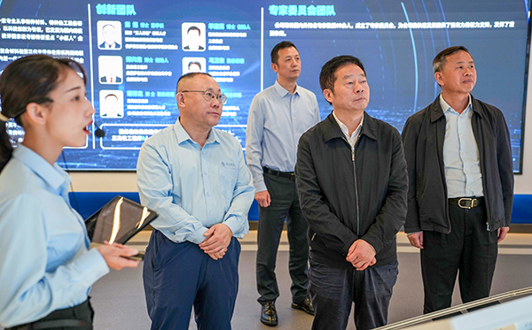 省政協(xié)副主席何寄華一行蒞臨頂立科技調(diào)研 (2).jpg 省政協(xié)副主席何寄華一行蒞臨頂立科技調(diào)研 (2).jpg