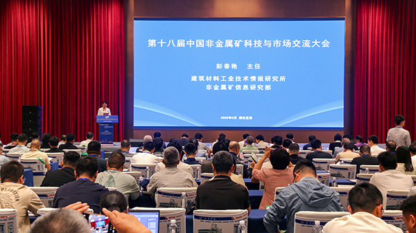 從石墨到石英，頂立科技裝備領(lǐng)航非金屬礦物材料制備新方向 (1).jpg